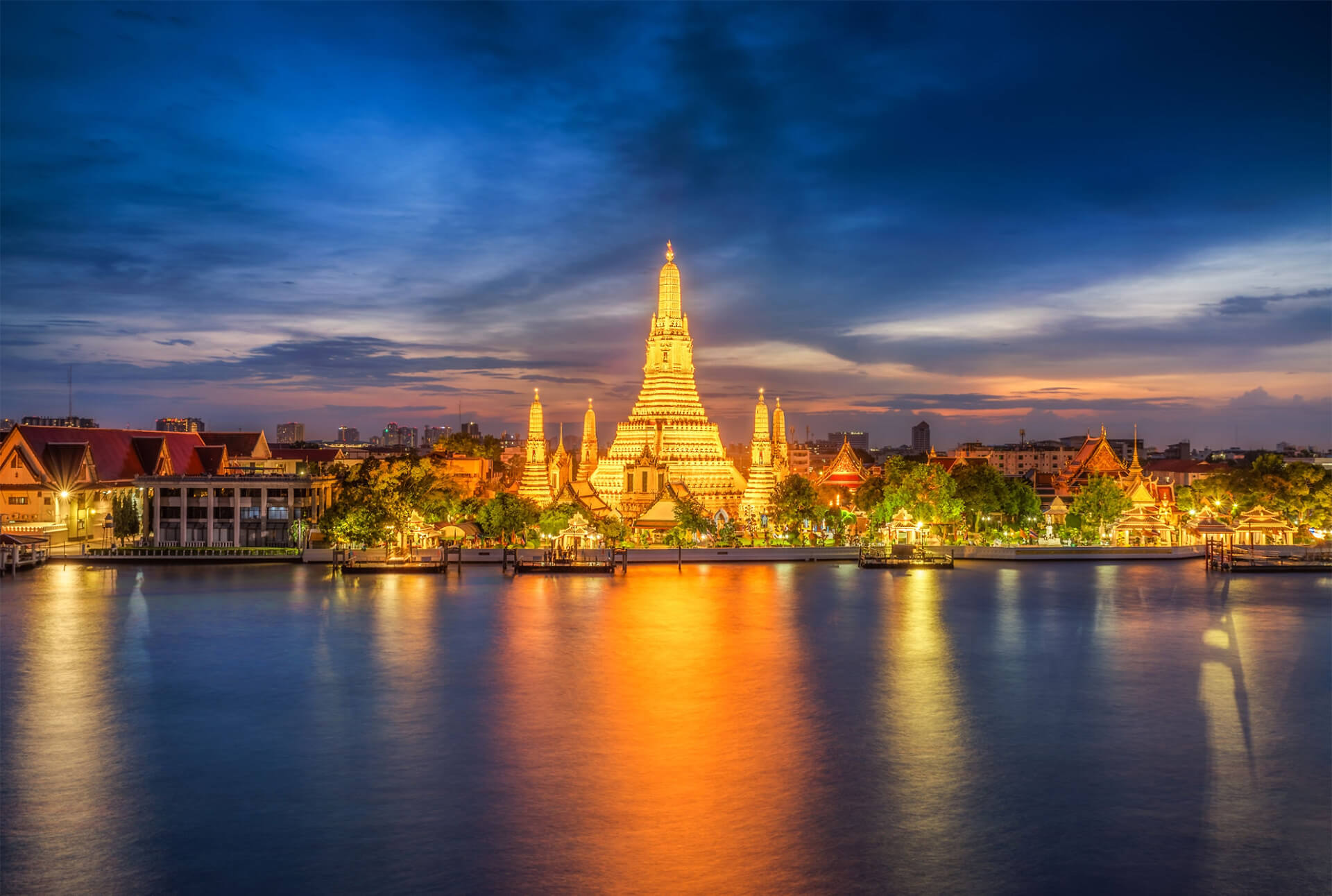 https://cobankethak.com/wp-content/uploads/2021/02/1177404879-sunset-city-skyline-at-Wat-Arun-temple-and-Chao-Phraya-River-Bangkok.jpg