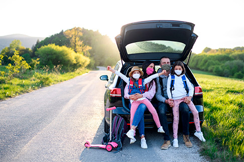 https://cobankethak.com/wp-content/uploads/2021/07/1251728164-Family-with-two-small-daughters-on-trip-outdoors-in-nature-wearing-face-masks.jpg